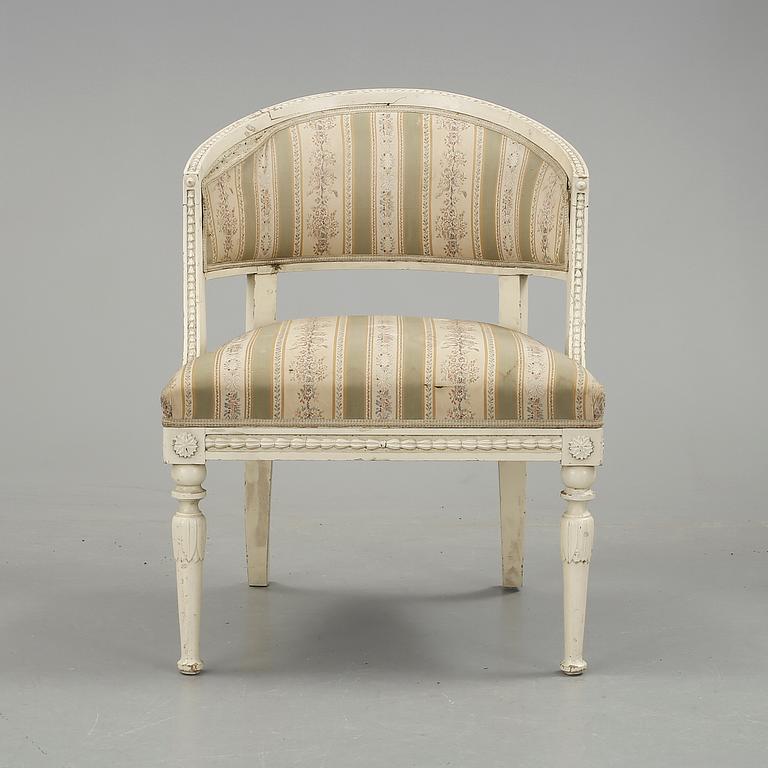 BALJFÅTÖLJ, sengustaviansk stil, 1900-talets första hälft.