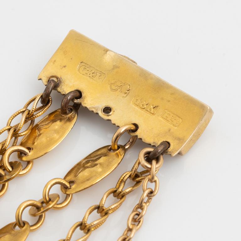 An 18K gold bracelet.