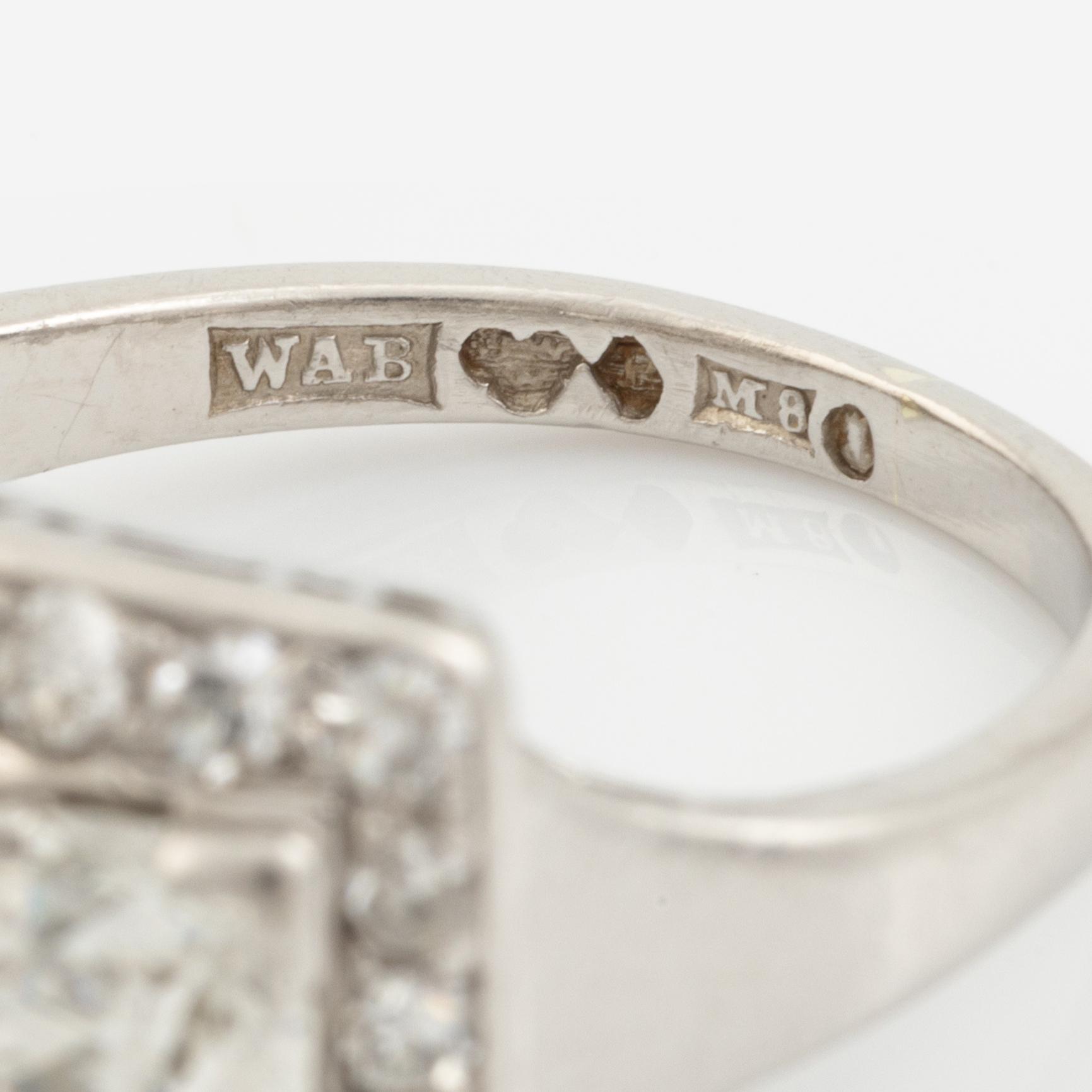 Ring WA Bolin platina med gammal- och åttkantslipade diamanter.