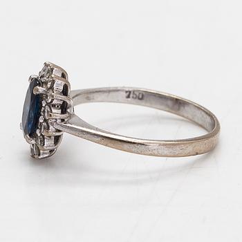 Ring, ca 18K vitguld med safir och briljantslipade diamanter ca 0.14 ct totalt.