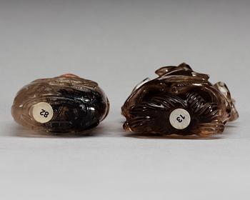 A hair crystal snuff bottle and a quartz snuff bottle.