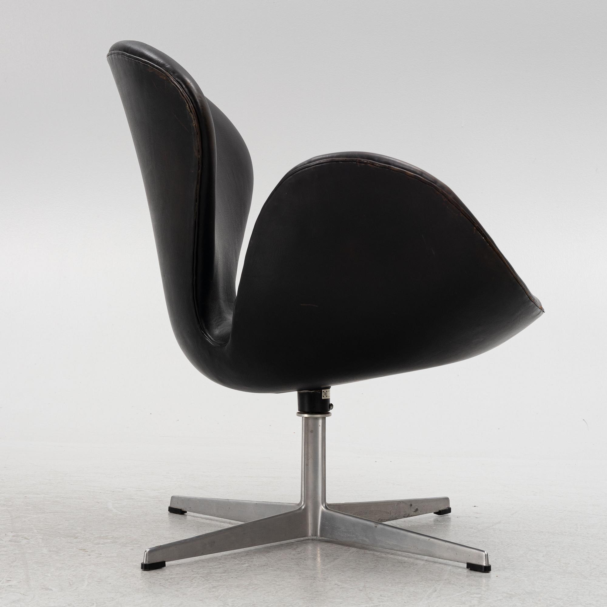 Arne Jacobsen, fåtölj, "Svanen" Fritz Hansen, Danmark, 1960-tal.