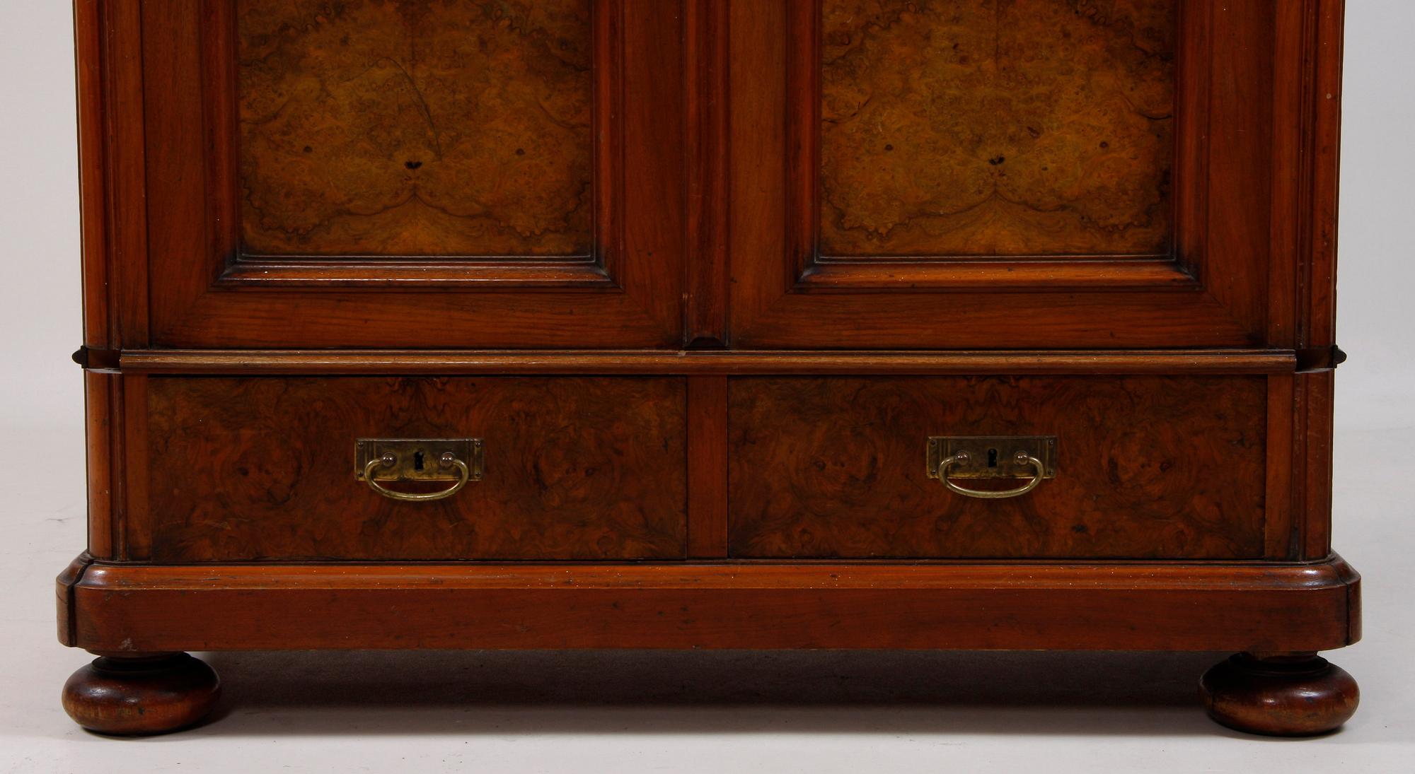 BOKSKÅP, 1800-talets andra hälft.