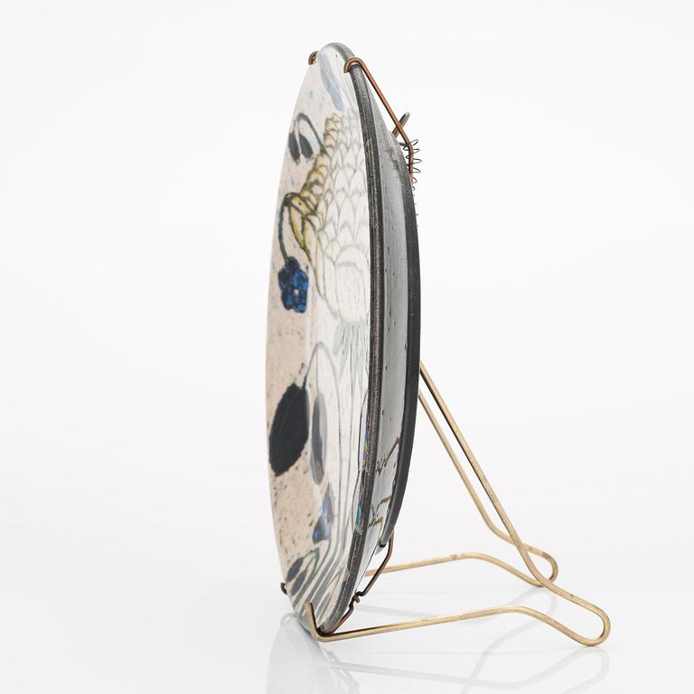 Birger Kaipiainen, a decorative plate signed Kaipiainen Arabia.