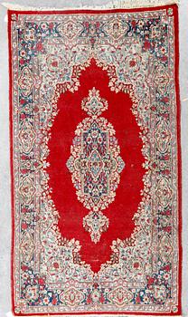 MATTA, sannolikt Kirman, ca 214x122 cm.