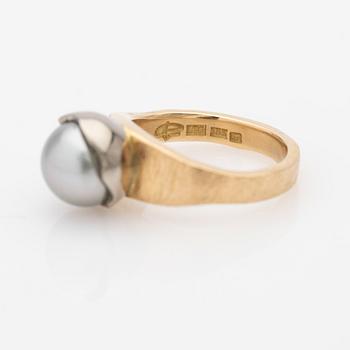 Ring, 18k gold with pearl.