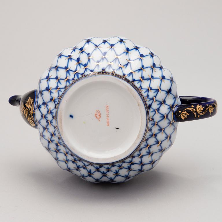 A 7-piece 'Cobalt Net' tea set in porcelain from Lomonosov, USSR.