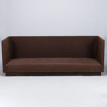 Gunnel Nyman, A sofa manufactured by Huhdan Puusepänliike 1934.