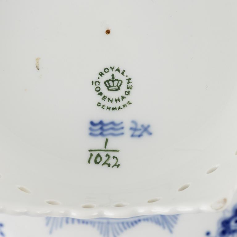 Royal Copenhagen, servisdelar, 4 st, "Musselmalet", porslin, Danmark.