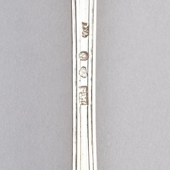 Gustaf Möllenborg, sockerskål med lock samt ströare, silver, Stockholm, 1834. Empire.