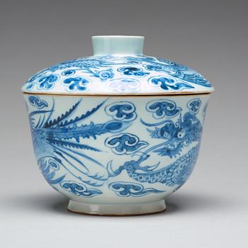 SKÅL med LOCK, porslin. Korea, Choson, 1800-tal.