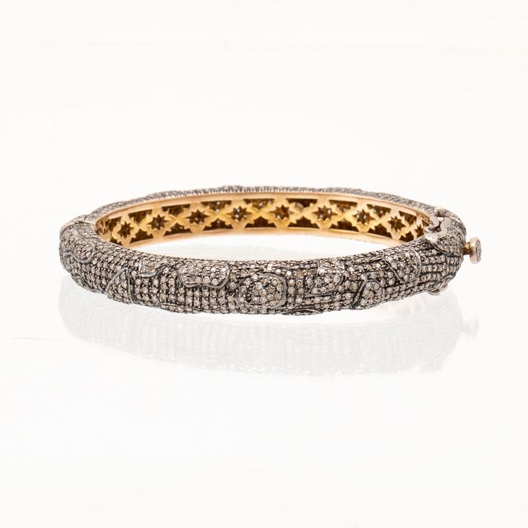 Bracelet white and yellow gold with round single-cut diamonds, Gem Palace Jaipur India.