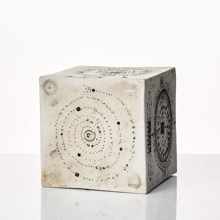 Rut Bryk, a white bisquit sculpture / vase, Arabia, Finland 1950-60's.