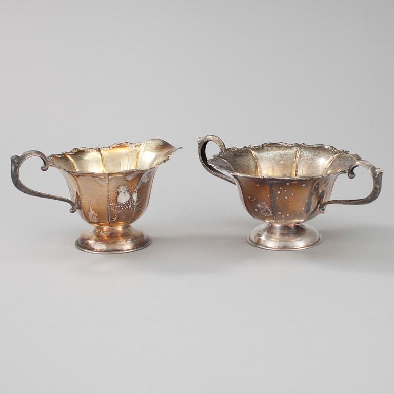 GRÄDDSNÄCKA och SOCKERSKÅL, silver, Åbo 1988. Vikt ca 158,4 g.