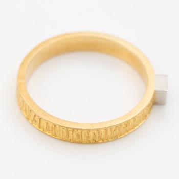 Björn Weckström, ring, "Diamond engagement ring", 18K gold with brilliant-cut diamond. Lapponia 1978.