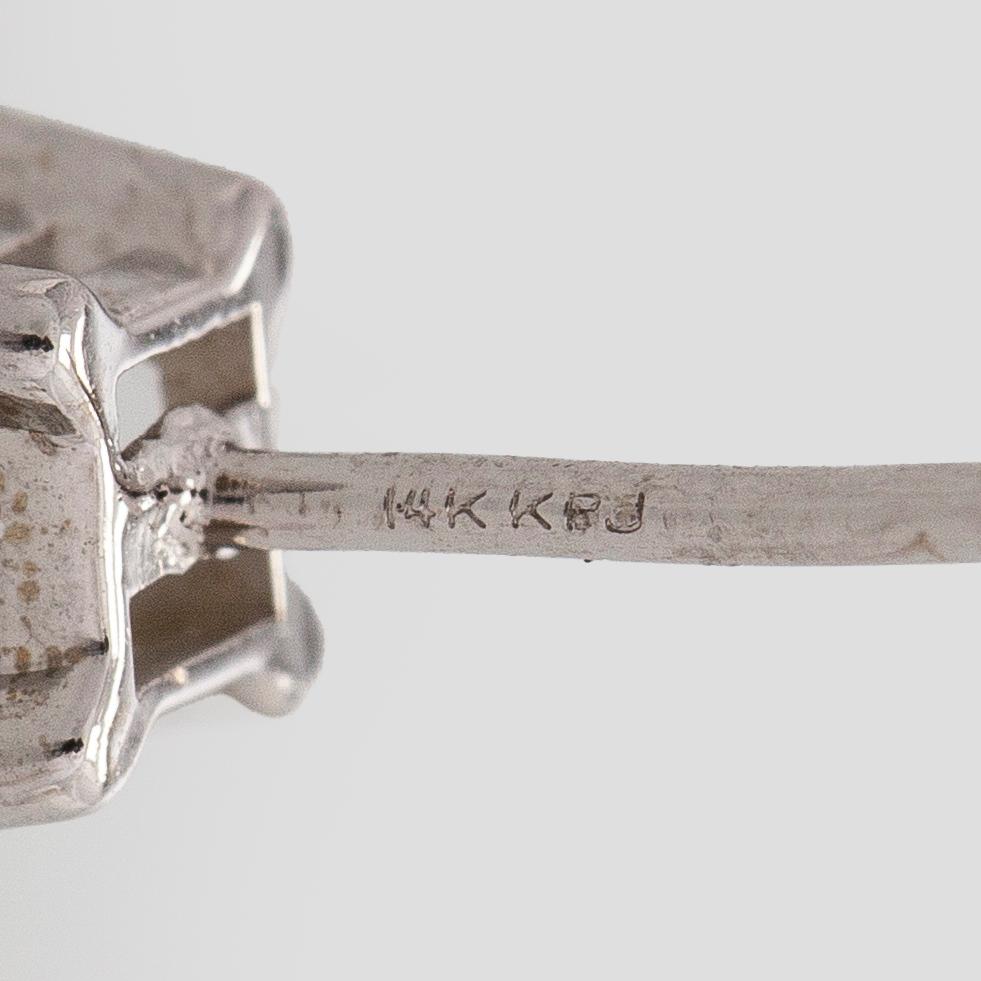 Korvakorut, prinsessihiotut timantit yhteensä noin 1,00 ct, 14K valkokultaa.