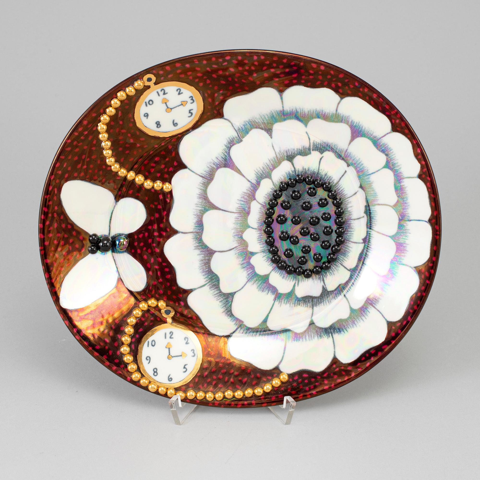 BIRGER KAIPIAINEN, a porcelain dish from Rörstrand, 1985.