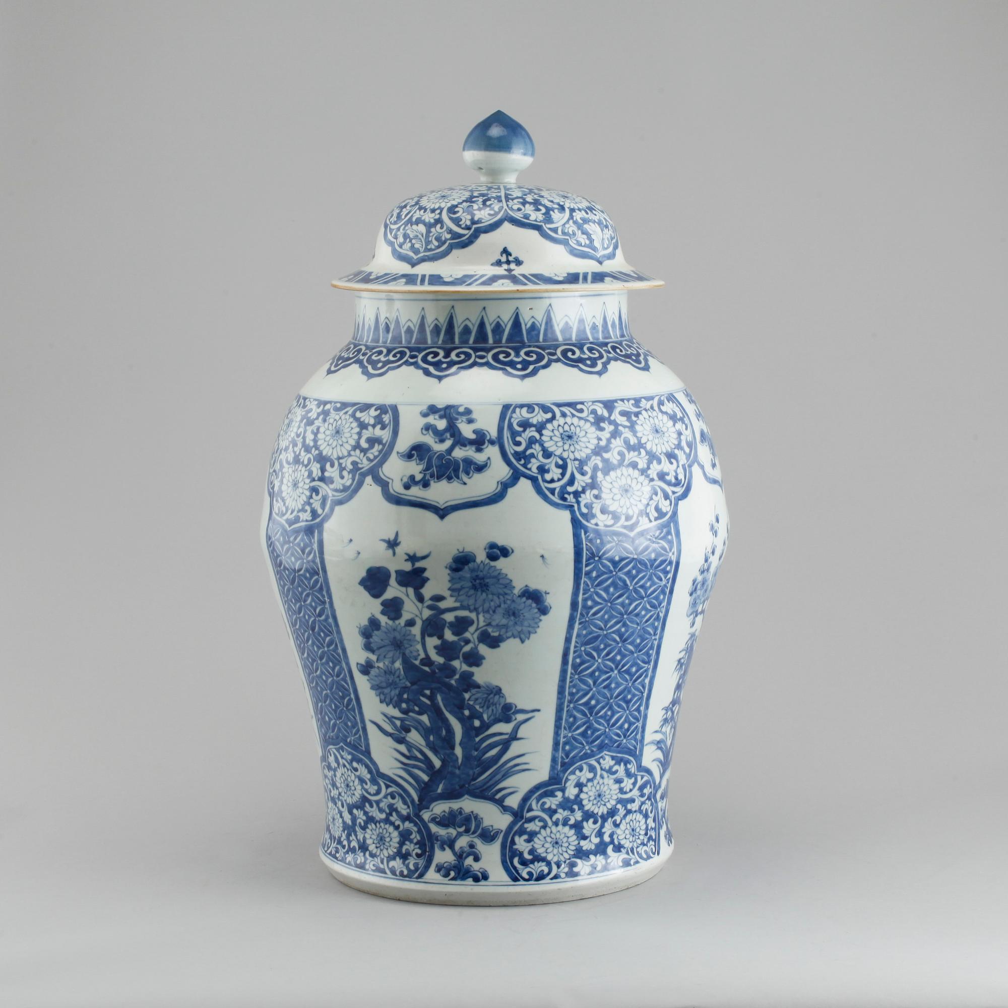 A large blue and white floor vase, lte Qing or later.