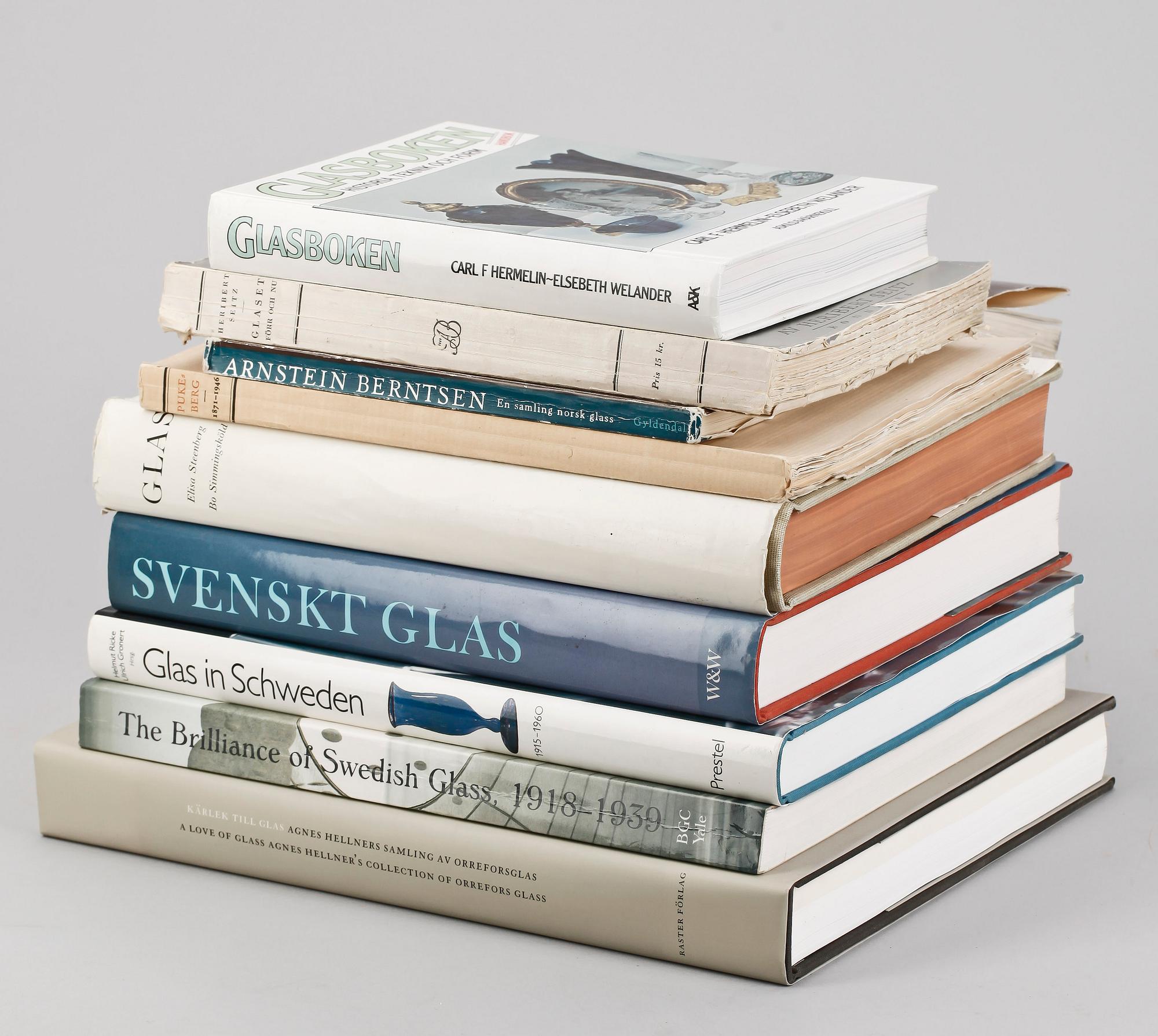 PARTI GLASBÖCKER, 9 st, bla "Glas in Schweden 1915-1960" av Helmu Ricke, 1987.