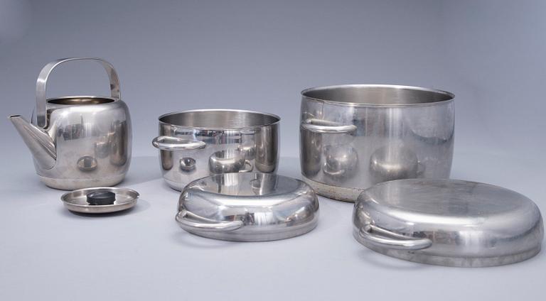 KATTILOITA, 2 kpl, ja KAHVIPANNU, ruostumatonta terästä, design Timo Sarpaneva, OPA, Suomi.