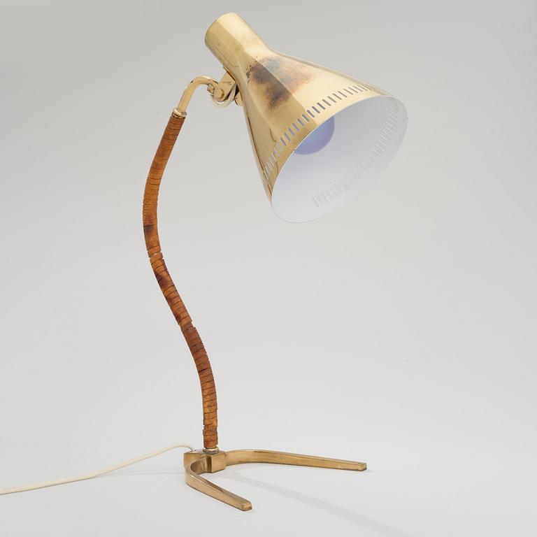 PAAVO TYNELL, TABLE LAMP, 9224. Manufactured by Idman Oy. 1950s.