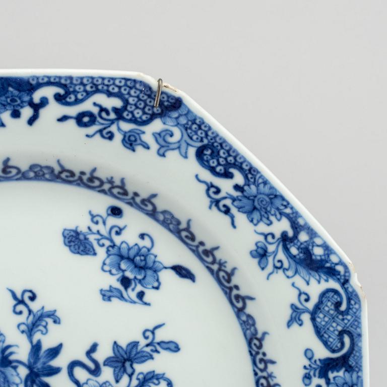 A set of six Chinese blue and white Qianlong plates.