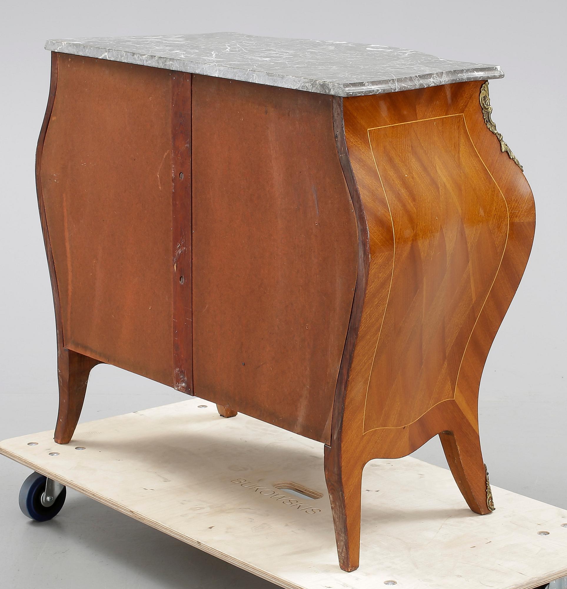 BYRÅ, rokokostil, 1900-talets mitt.