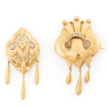 Two brooches, 18K gold with seed pearls.