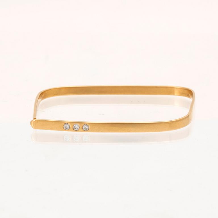 Armband 18K guld med runda briljantslipade diamanter.