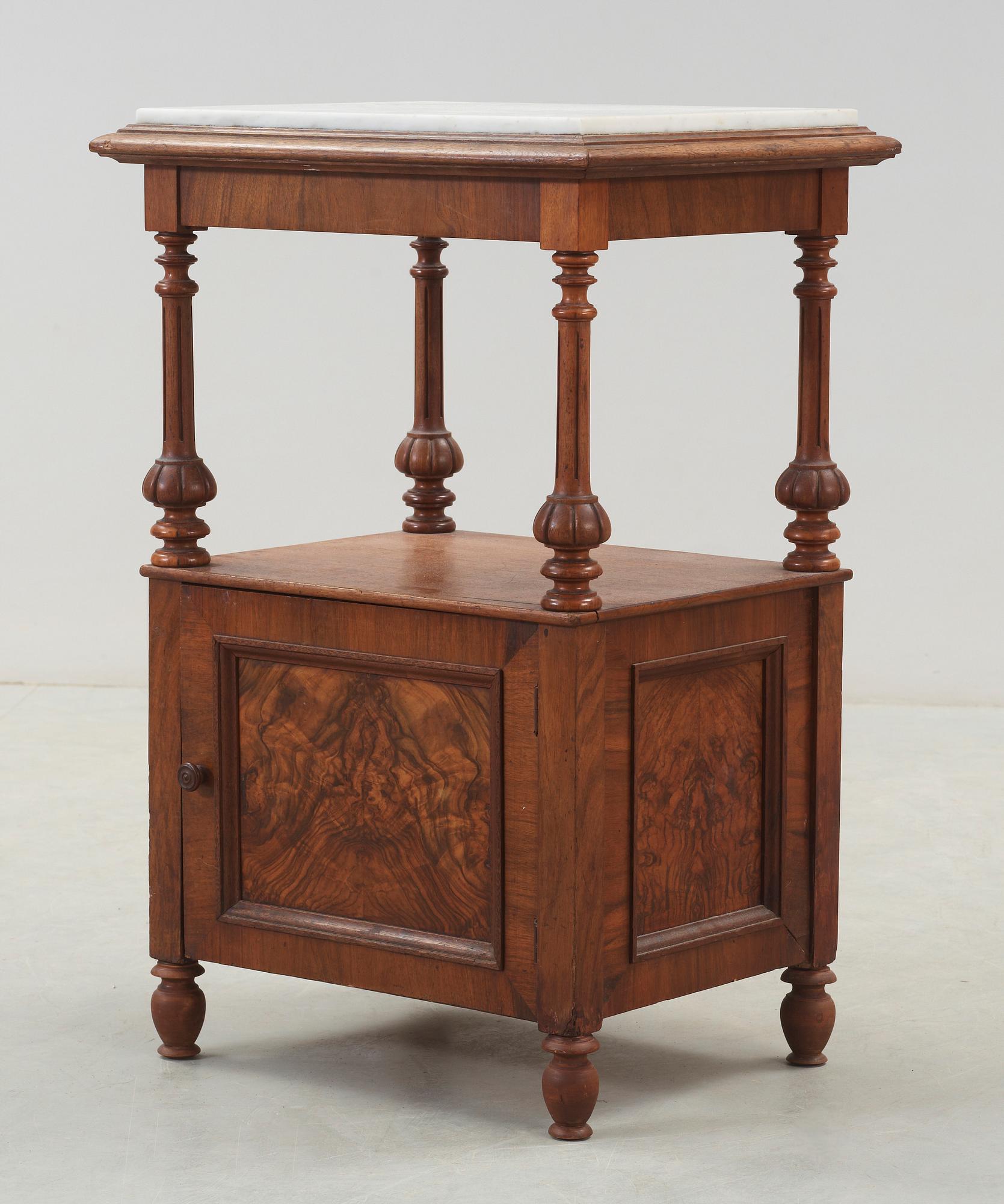 SÄNGBORD, nyrenässans, 1800-talets slut.