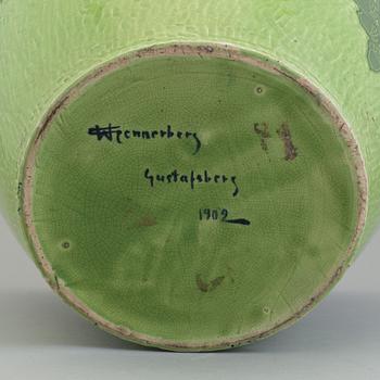 GUNNAR WENNERBERG,  ytterfoder, porslin, sgrafitto, Gustafsberg, signerat G Wennerberg och daterat 1902.