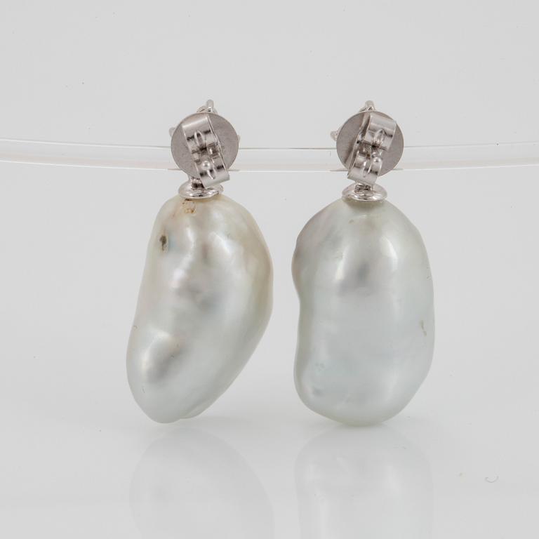 A pair of cultured South Sea pearl earrings in 18K white gold set with round brilliant-cut diamonds.