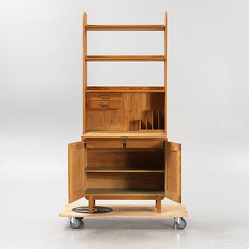 Göran Malmvall, hylla med skrivklaff och underskåp. 1900-talets andra hälft.