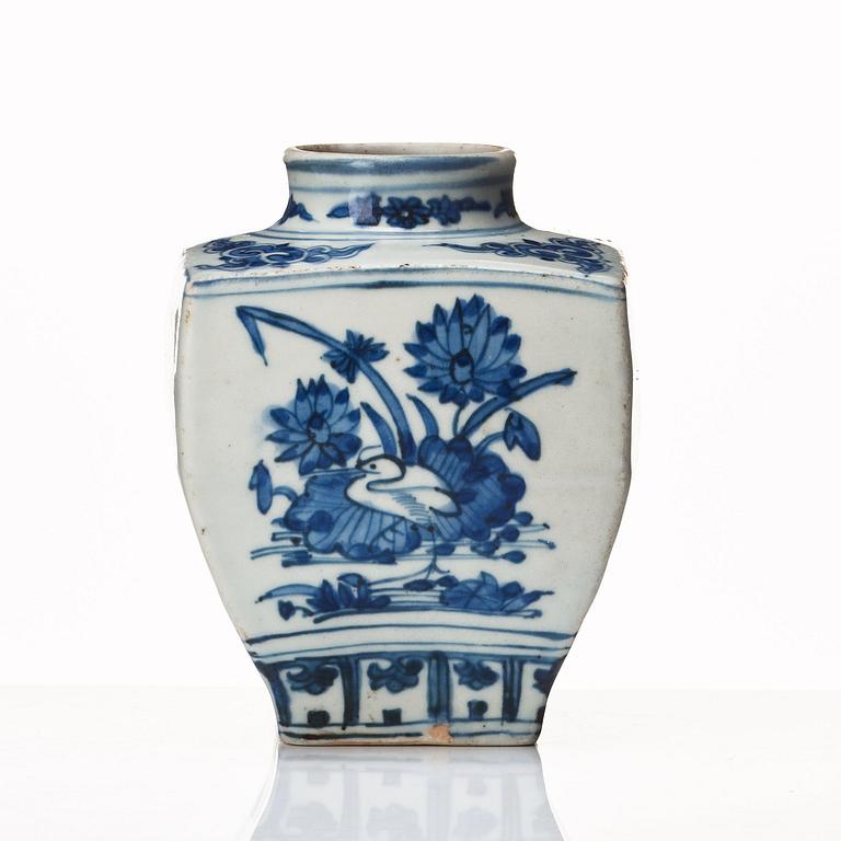 A blue and white jar, Ming dynasty (1368-1644), with hallmark.