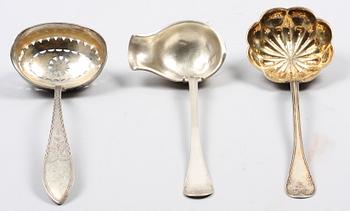 SERVERINGSSKEDAR SAMT DOSA, 6 delar, silver, bla Johan Gustaf Hentzell, Kalmar 1900.