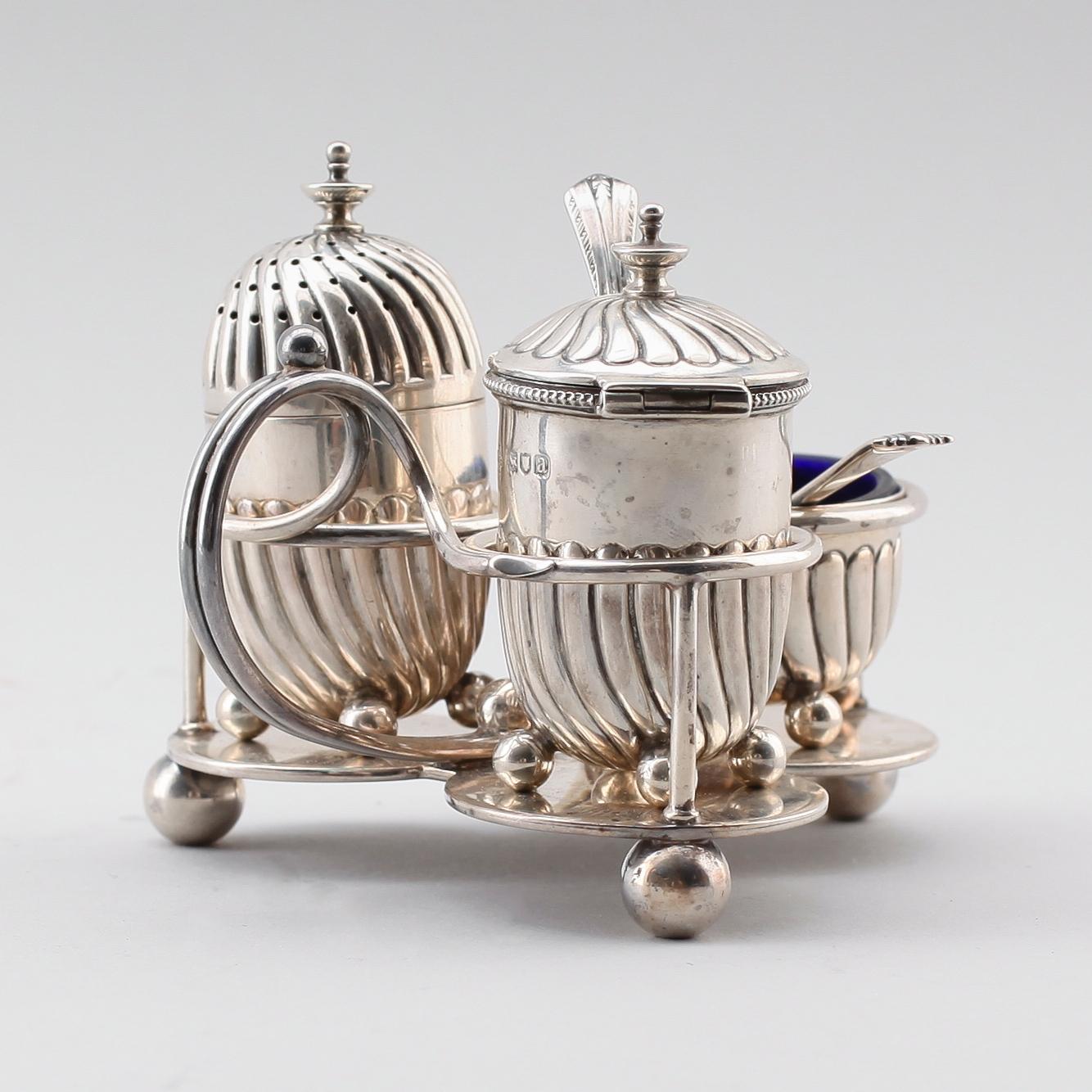 KRYDDSTÄLL, silver, London 1896. Vikt ca 225 g.