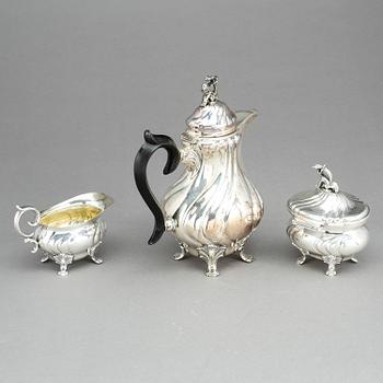 KAFFESERVIS, 3 delar, silver, CG Hallberg, bland annat 1946. Total vikt ca 683g.