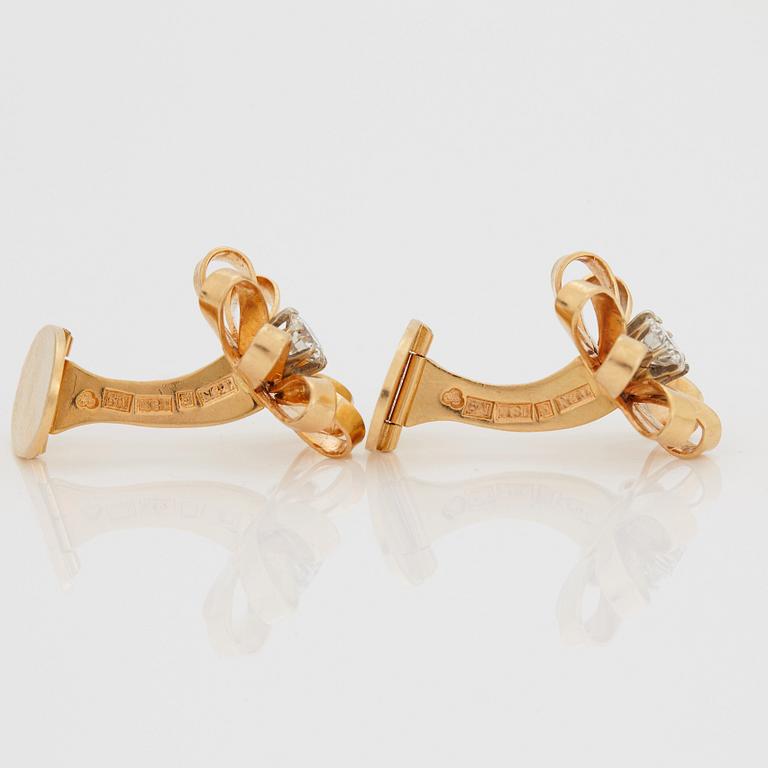 A PAIR OF CUFF-LINKS.