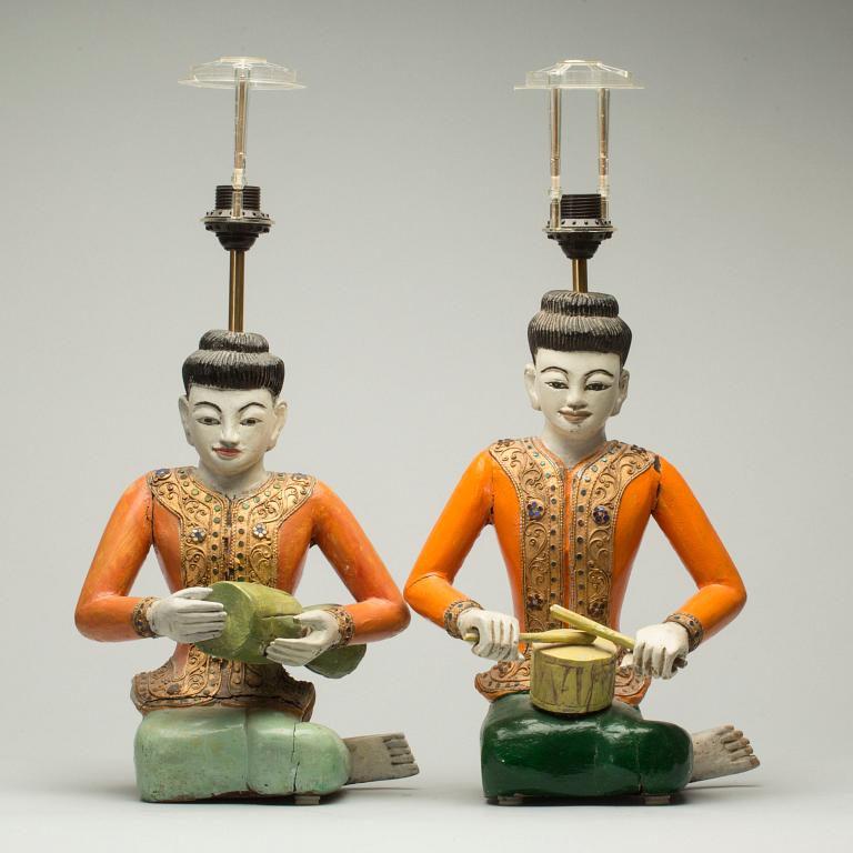 BORDSLAMPOR, ett par, Thailand modern tillverkning.