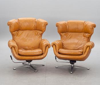 FÅTÖLJER, ett par, 1970-tal.