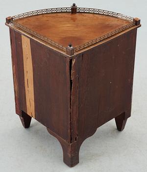 HÖRNSKÅP, Regency, England, 1800-talets första hälft.