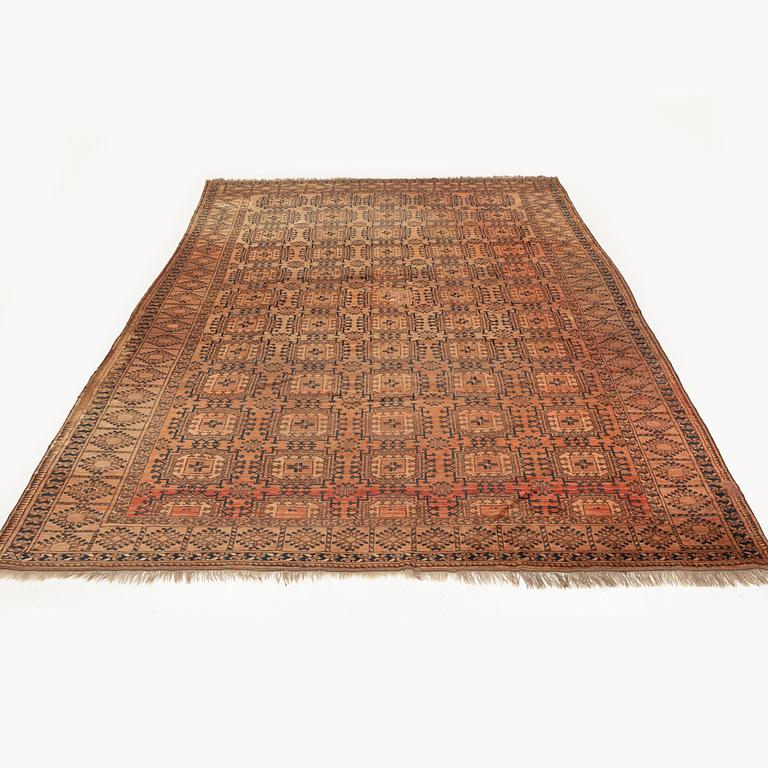A semi-antique Ersari/Afghan carpet, c. 440 x 285 cm.