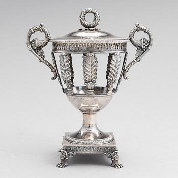 LOUIS MANANT, A footed silver bowl, Paris, France 1829-1838.