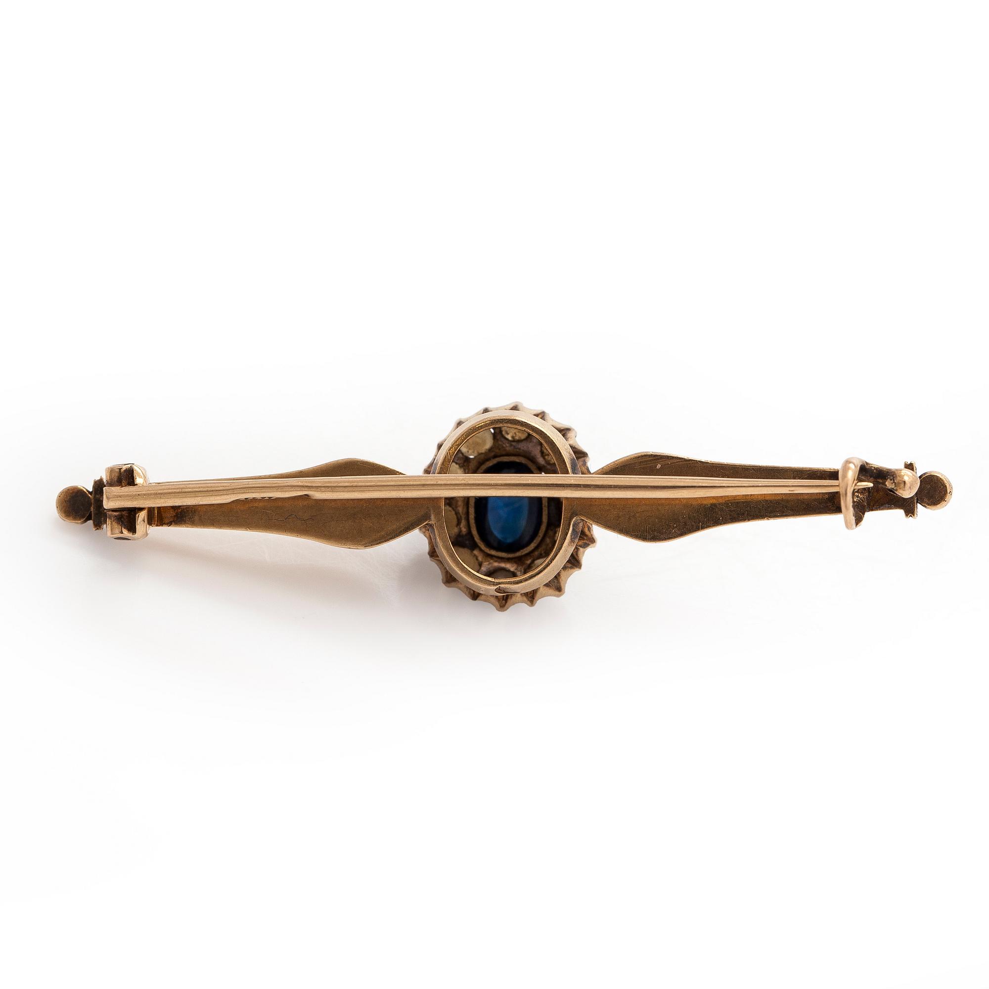 Brooch, cabochon cut sapphire, pearls, 14K (56) gold.