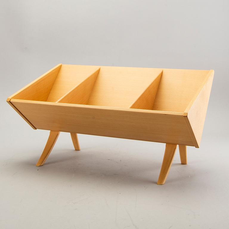 Bruno Mathsson,  a bookstand model nr T 709.