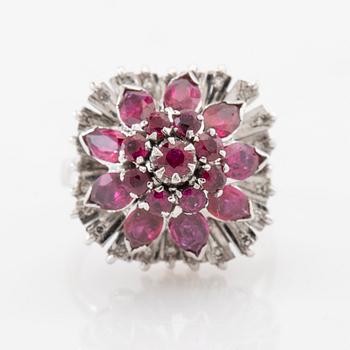 Ring/Cocktailring and earrings in 18K white gold set with single-cut diamonds and faceted rubies.