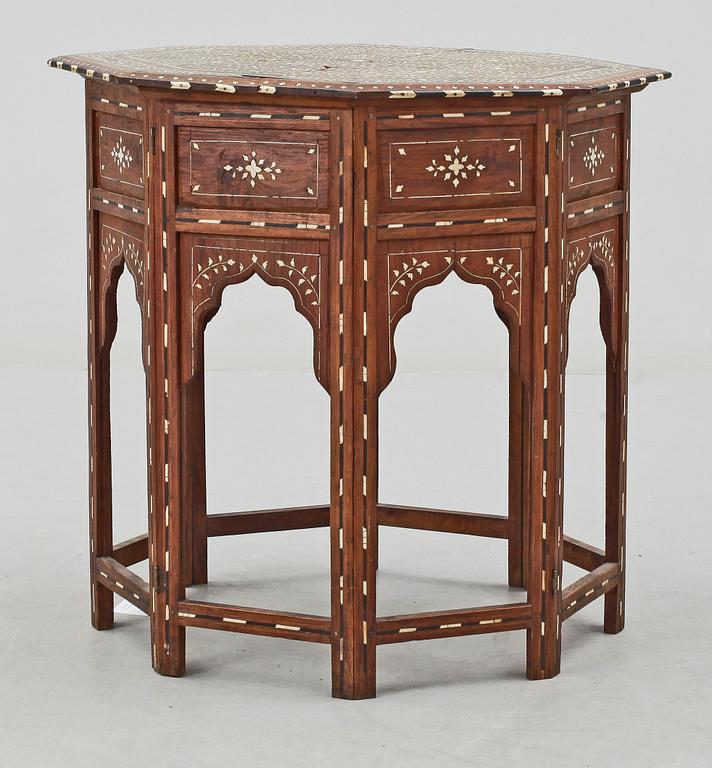 RÖKBORD, orientaliskt, 1900-tal.