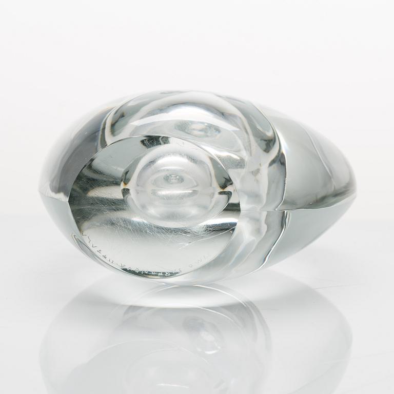 Timo Sarpaneva, glasskulptur 3567, "Sittande fågel", signerad Timo Sarpaneva Iittala.