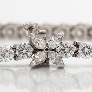 Tiffany & Co, "Victoria" tennisrannekoru, platinaa sekä briljantti- ja marquisehiottuja timantteja.