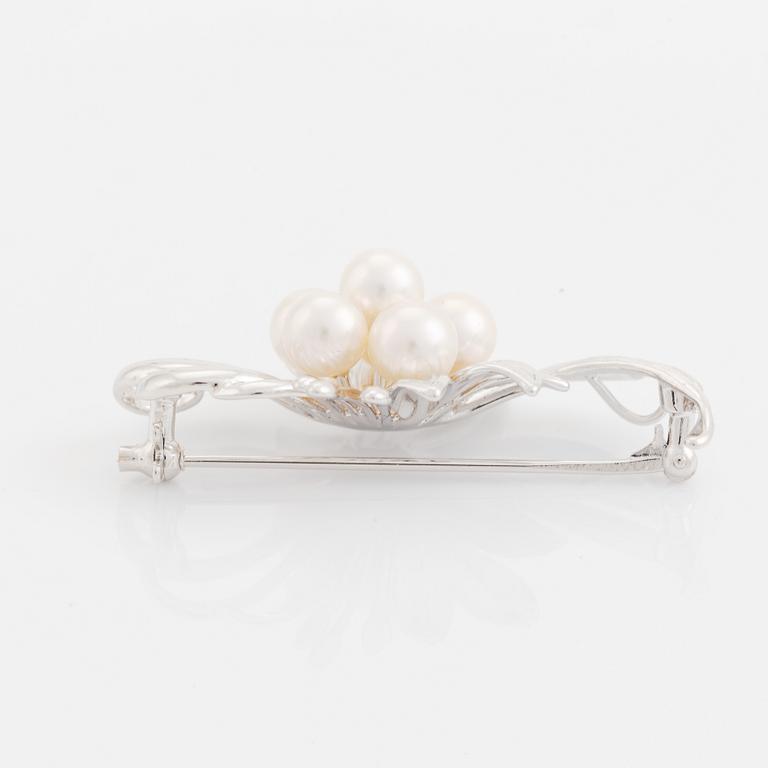 Silver and cultured pearl brooch.